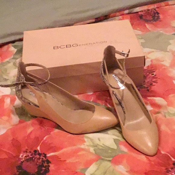 BCBG Wedge with Devon/Kingsnake on ankle strap - Picture 3 of 4